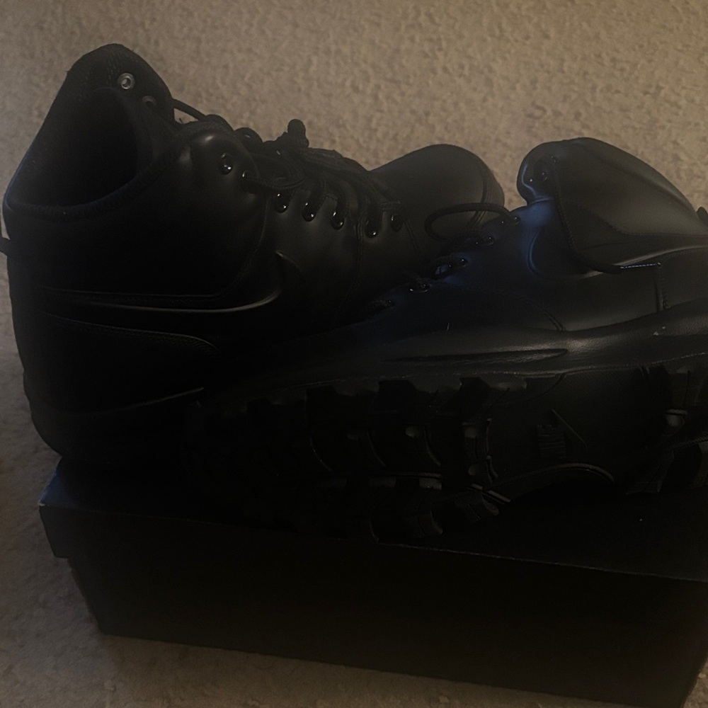 Nike Men's Black Boots